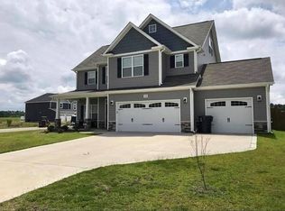 1628 Seattle Slew Ln, Hope Mills, NC 28348