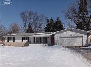 5354 N Dyewood Dr, Flint, MI 48532