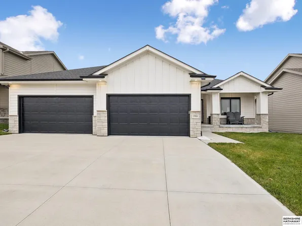 19904 Briar St, Gretna, NE 68028