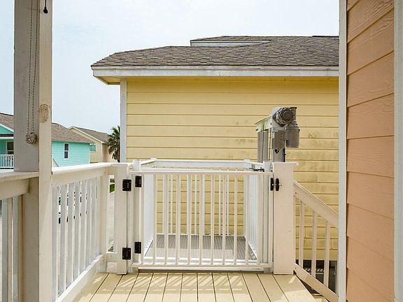 4th image of 1549 S Commercial St APT 1