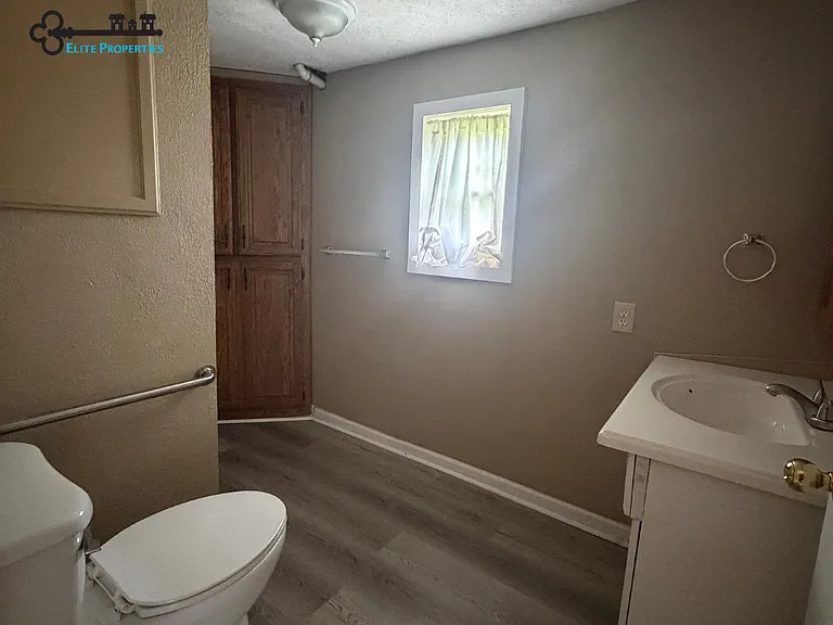 11 W Tyndal St — Photo 3