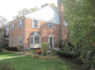 8911 Grandstaff Ct, Springfield, VA 22153