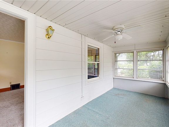 4th image of 1488 Redwood Ave