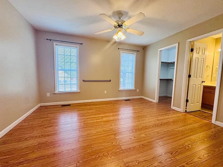 320 Springside Dr — Photo 4