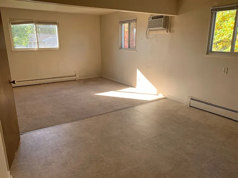 605 Bradley — Photo 2