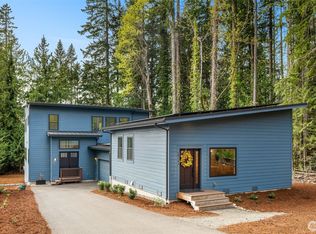 10143 Battle Point Drive NE, Bainbridge Island, WA 98110