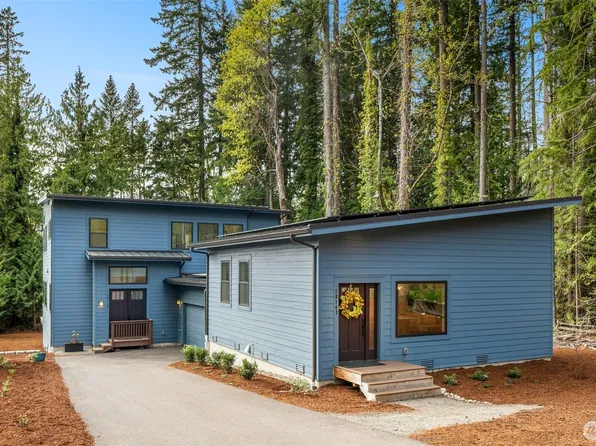 10143 Battle Point Drive NE, Bainbridge Island, WA 98110