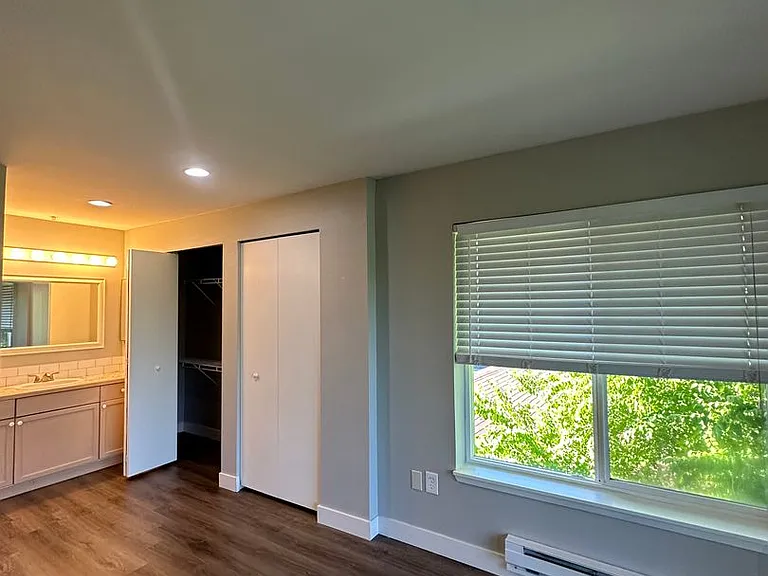 Interlake Apartments — Photo 18