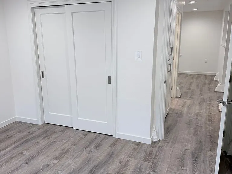 910 York St — Photo 10