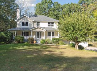 9215 Mabley Hill Rd, Fenton, MI 48430