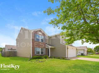 702 Breakers Ln, Fortville, IN