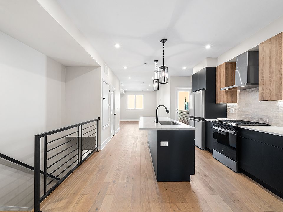 1st image of 315 W Berks St #2