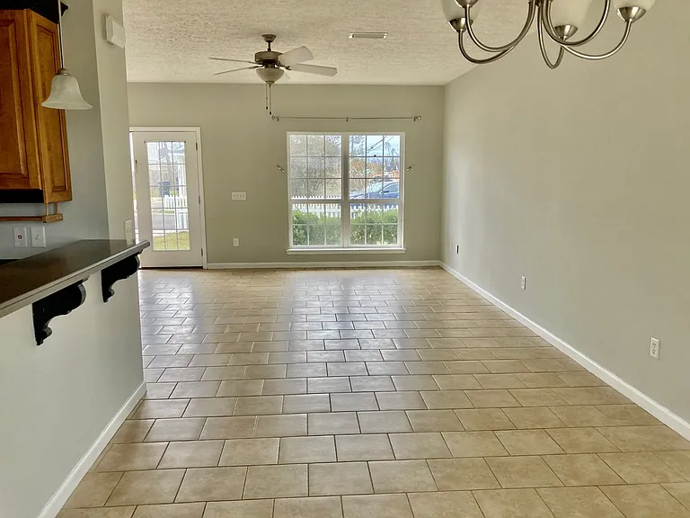 2601 Avondale Ct — Photo 19