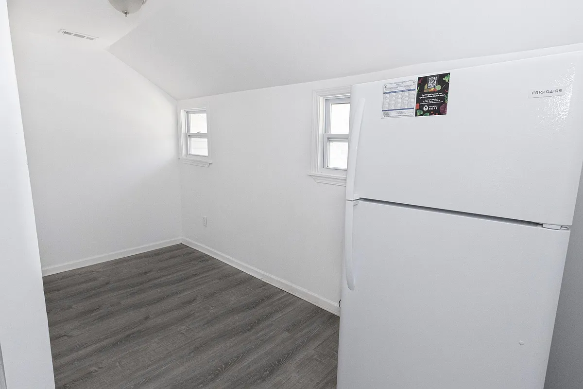 Building Photo - 125 Bell St #B
