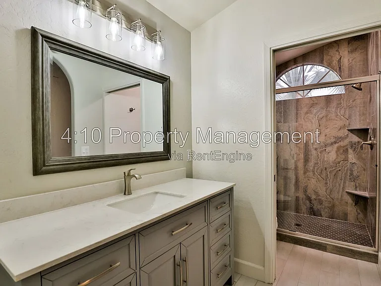 4230 E Woodland Dr — Photo 21