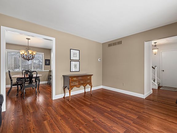 3rd image of 108 Otterbein Dr