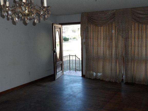 3rd image of 1724 W 22nd St
