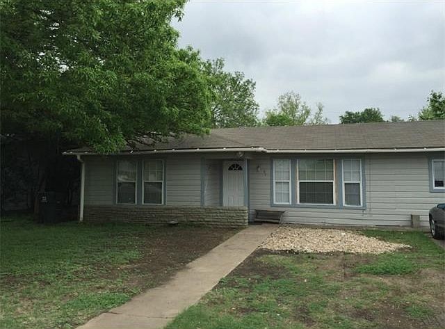 View of the front of the Home.  Gravel/cement drive to the right(not pictured)