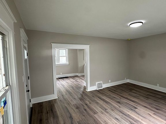 4th image of 2915 Beaver Ave