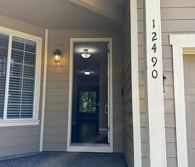12490 SW Winterview Dr — Photo 2