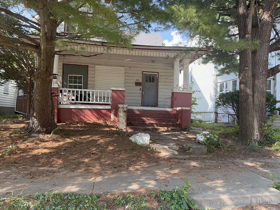 1st image of 605 W Armstrong Ave