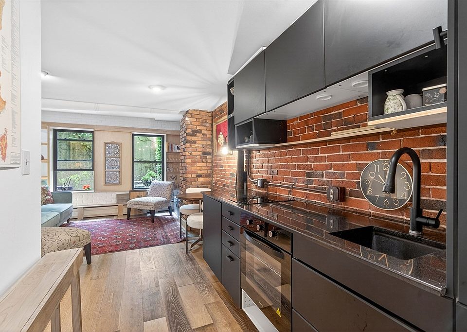 1st image of 17 Grove St APT 1