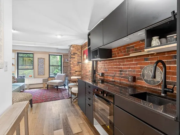 17 Grove St APT 1, Boston, MA 02114