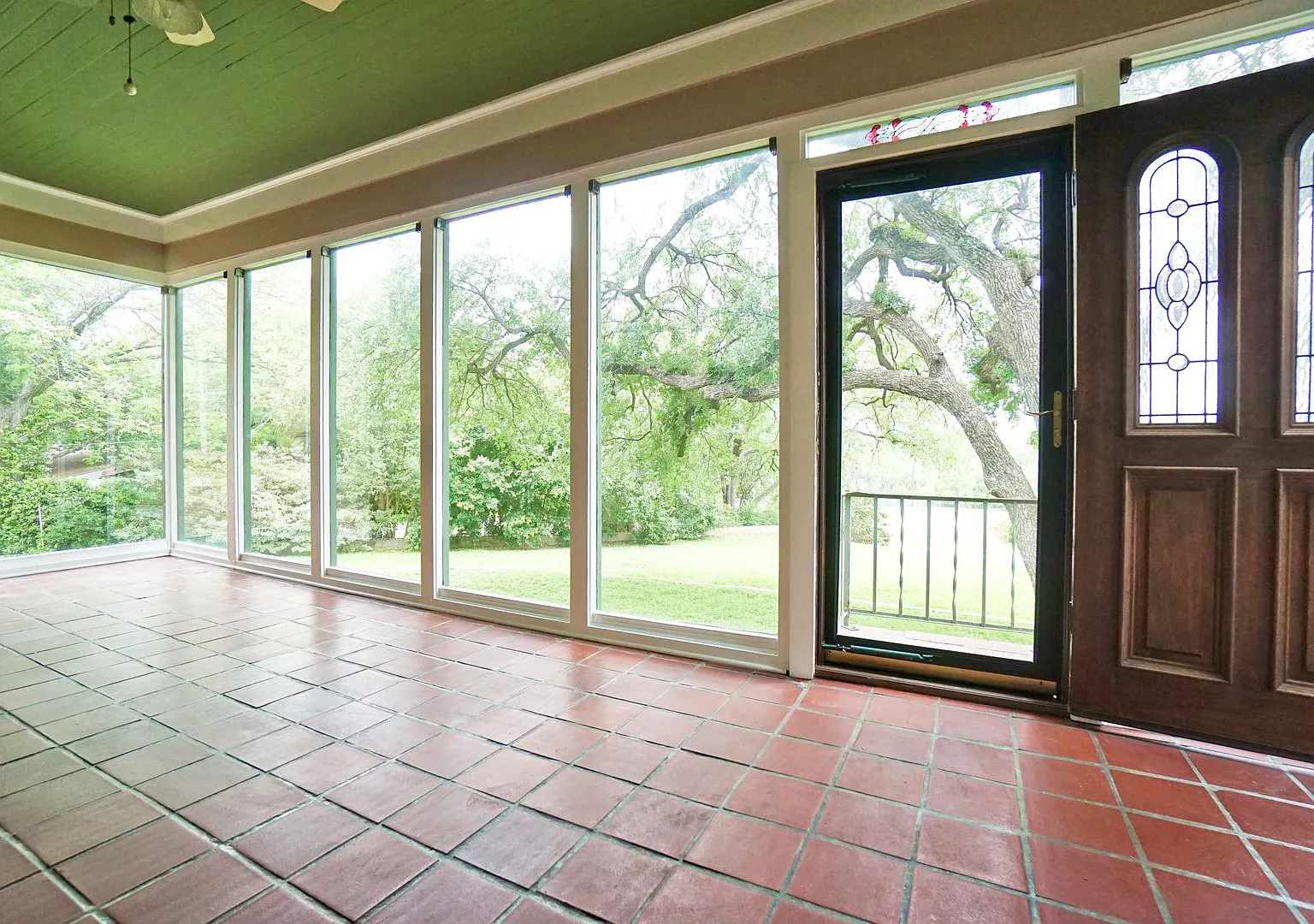Bel Meade Beauty with Heated Pool and Hot-tub — Photo 4