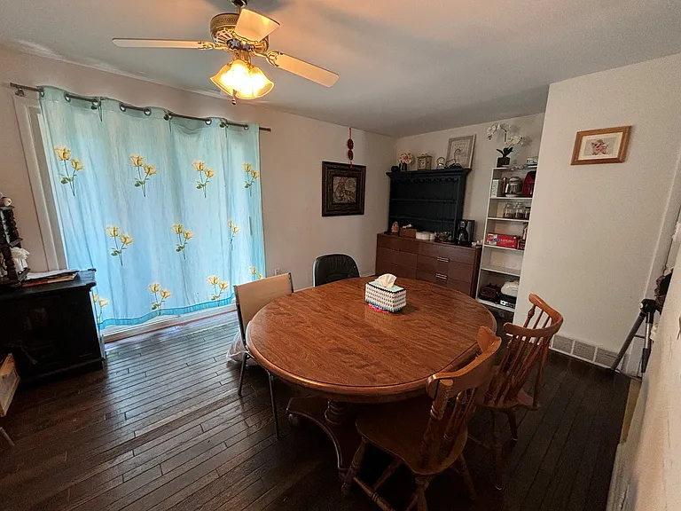 1086 Bayless Pl — Photo 3