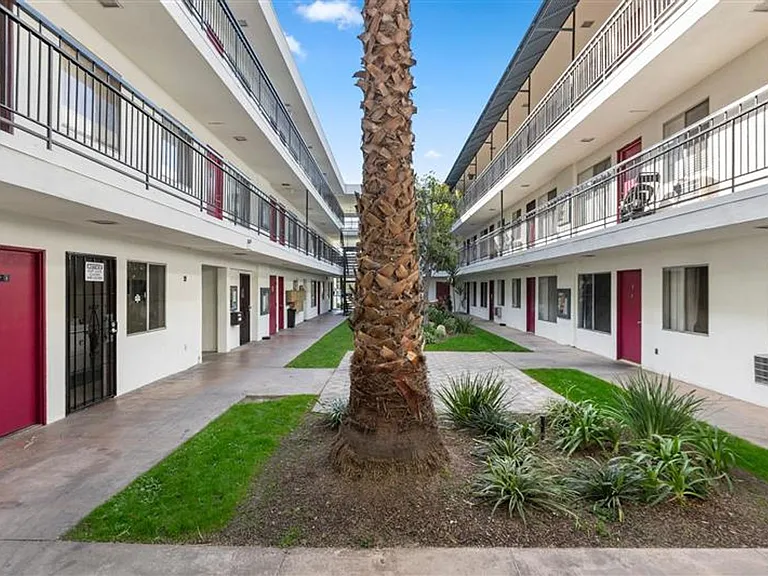 800 Linden Ave in Long Beach — Photo 34