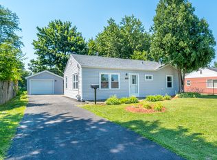 1812 Burry Circle Dr, Crest Hill, IL 60403