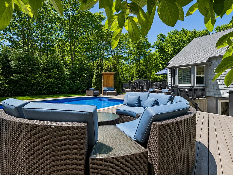 21 Fernwood Dr — Photo 3