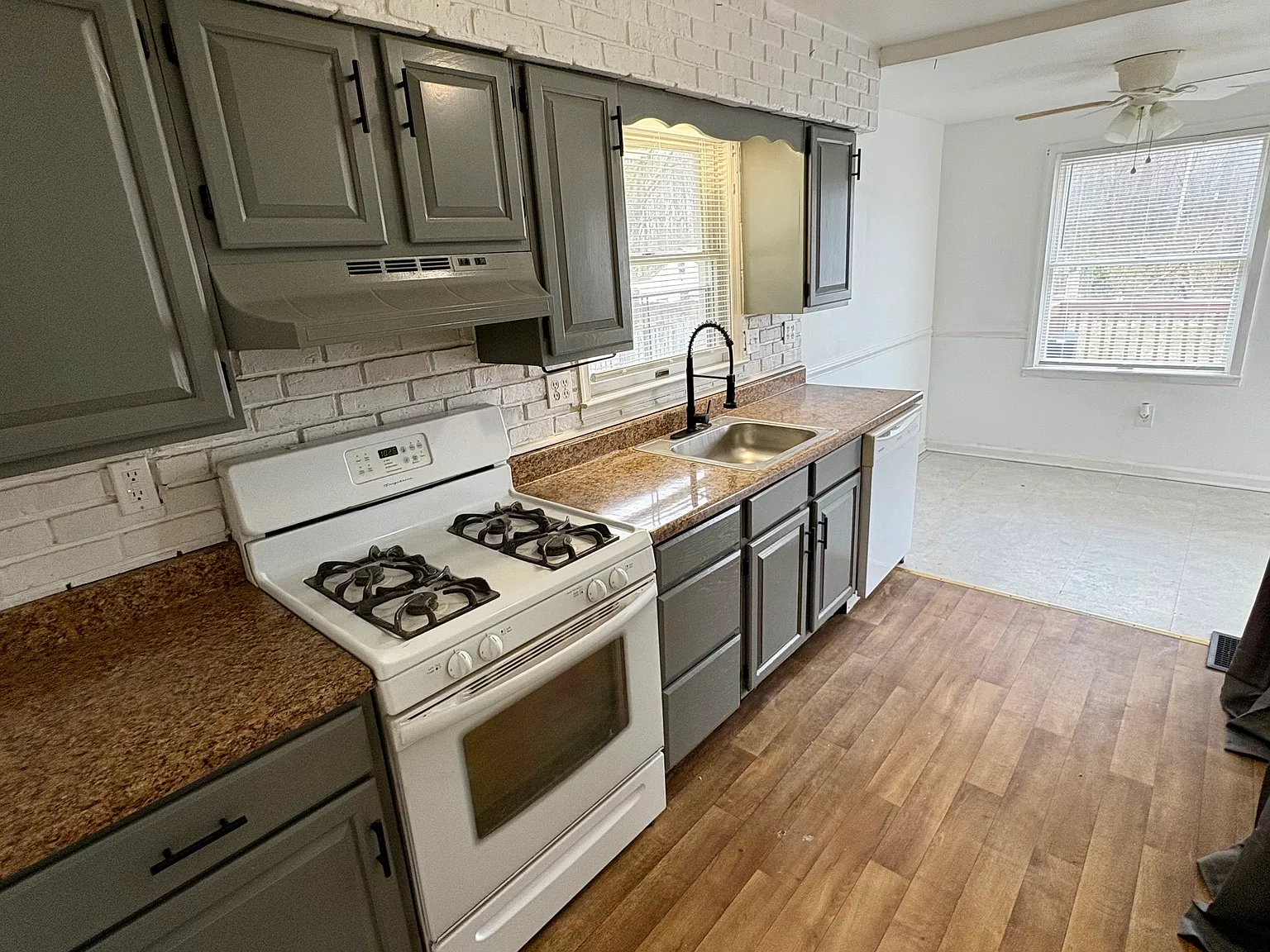 28 Pelczar Ave — Photo 4