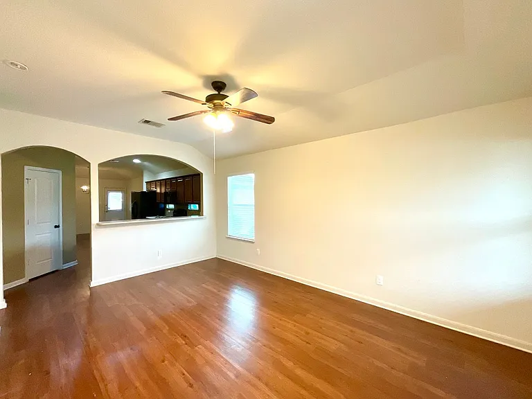 1058 Stone Br — Photo 6