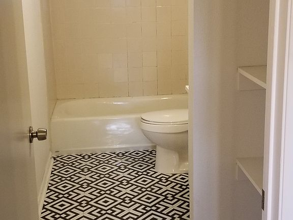 4th image of 5409 Avenue H #B