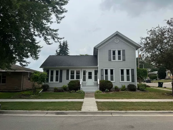 95 N High St, Markesan, WI 53946