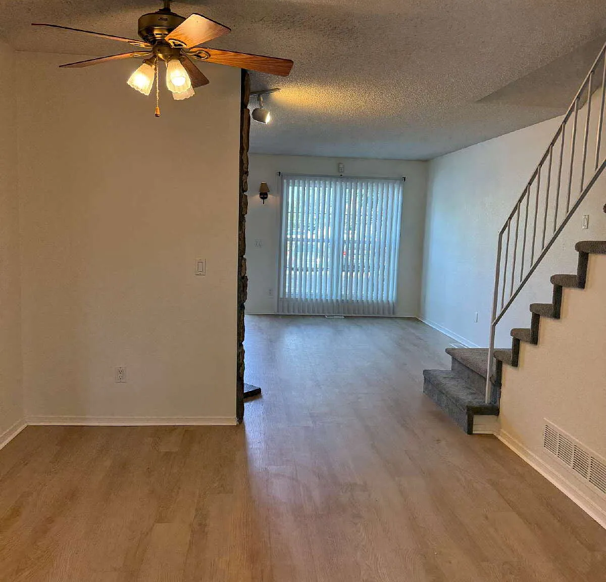 2 bed, 1.5 bath, 1036 sqft, $1,700 — Photo 3