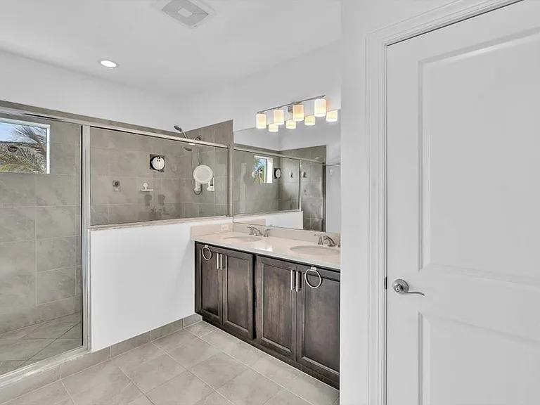 556 Sanderling Cir #0 — Photo 17