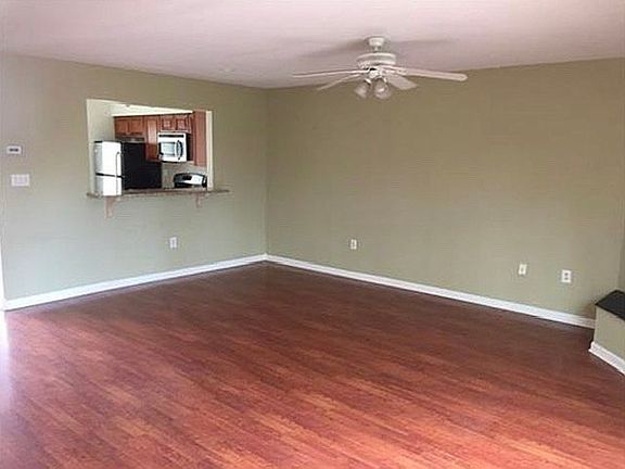 4th image of 57 Canterbury Cir