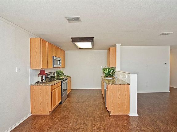 5th image of 1110 Antoinette Dr