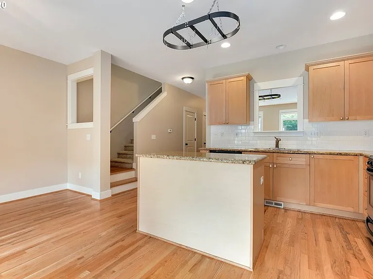 11488 SW Lomax Ter — Photo 5