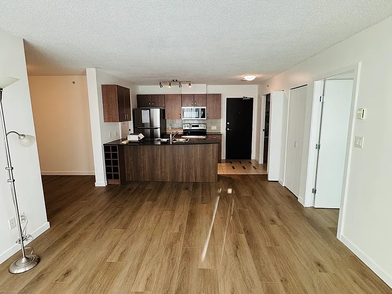 610 Granville St #4 — Photo 1