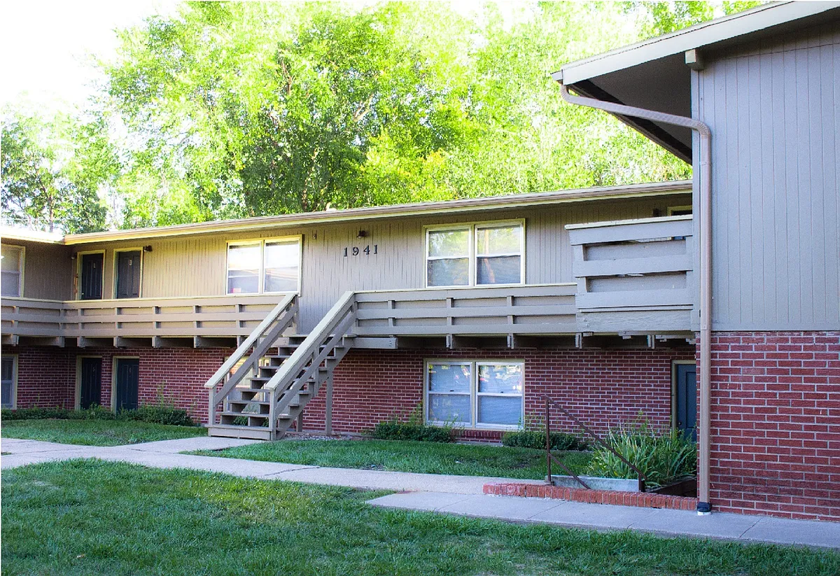 Building Photo - 1941 College Heights Rd