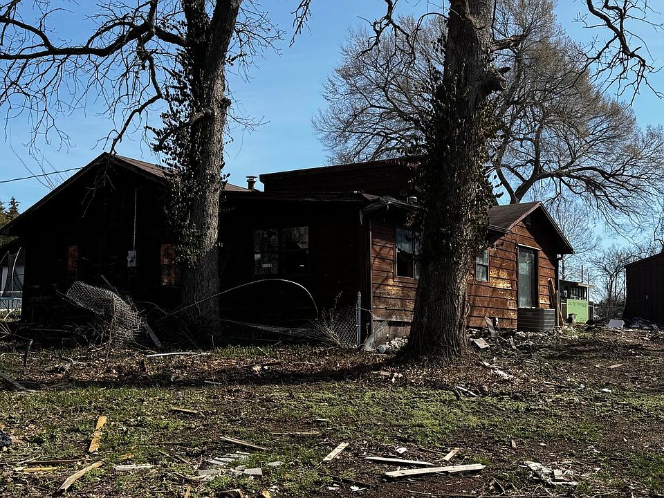 2nd image of 404 E Evergreen Street