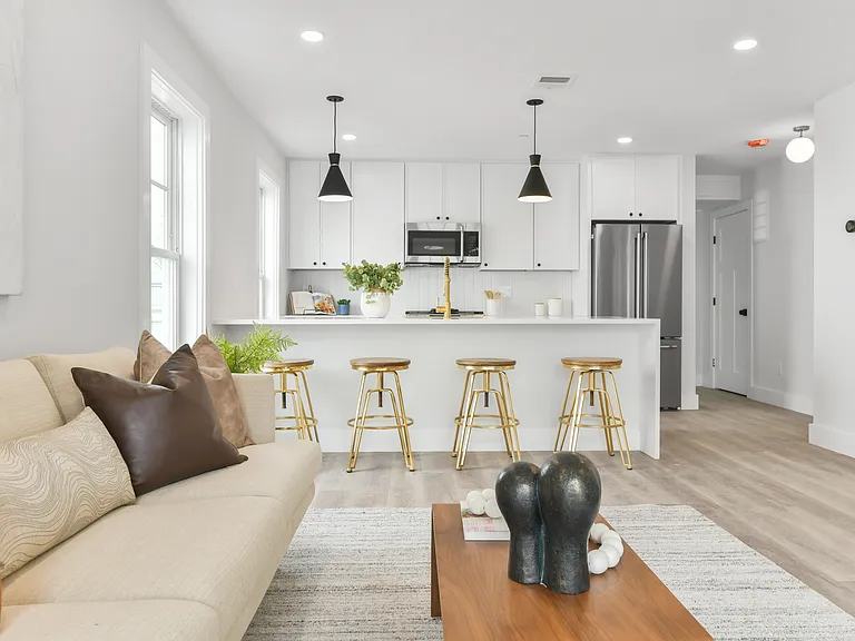 10 Geneva St #6 — Photo 1