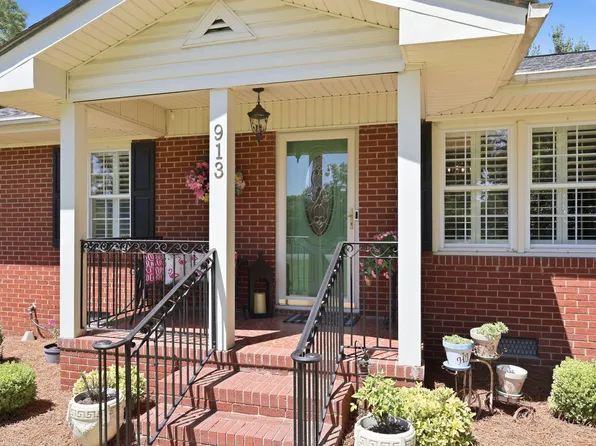 913 W Core Rd, Dunn, NC 28334