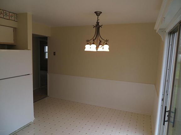 5th image of 1521 Blossom St SE