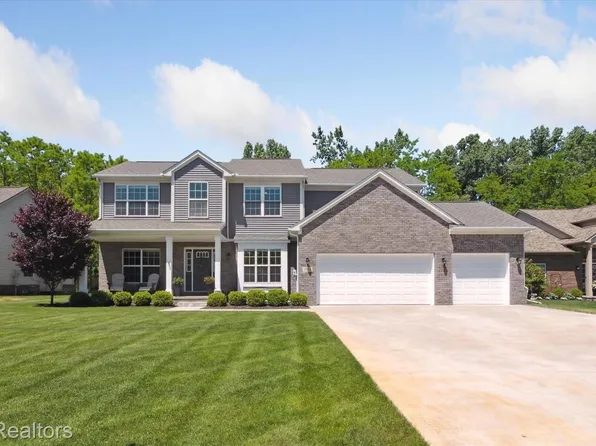 1592 Trace Hollow Dr, Commerce Township, MI 48382