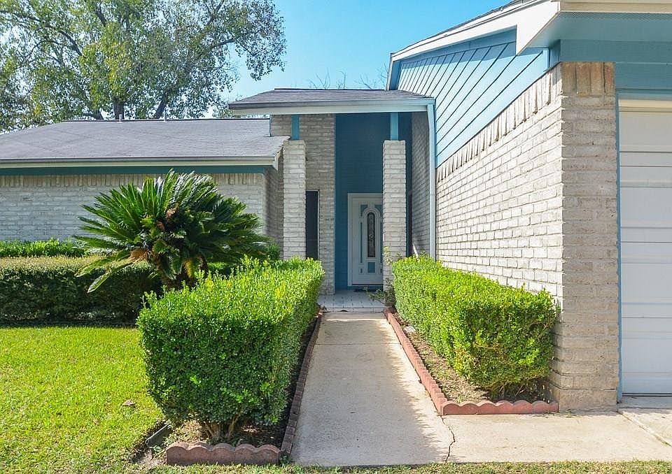 1st image of 15726 Boulder Oaks Dr