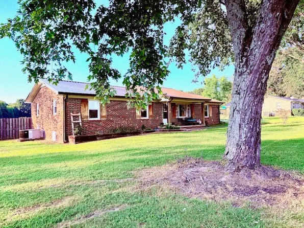 714 Howell Hill Rd, Flintville, TN 37335